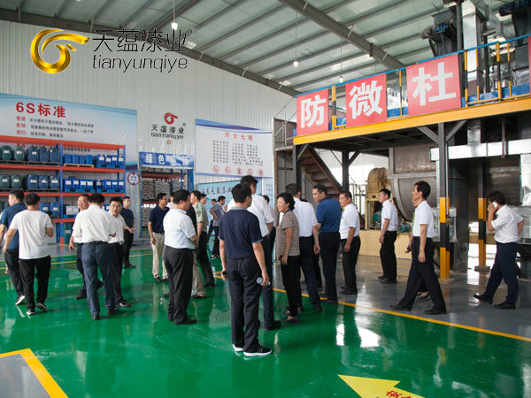 嘉祥縣縣委書(shū)記周生宏，視察天蘊(yùn)漆業(yè)公司